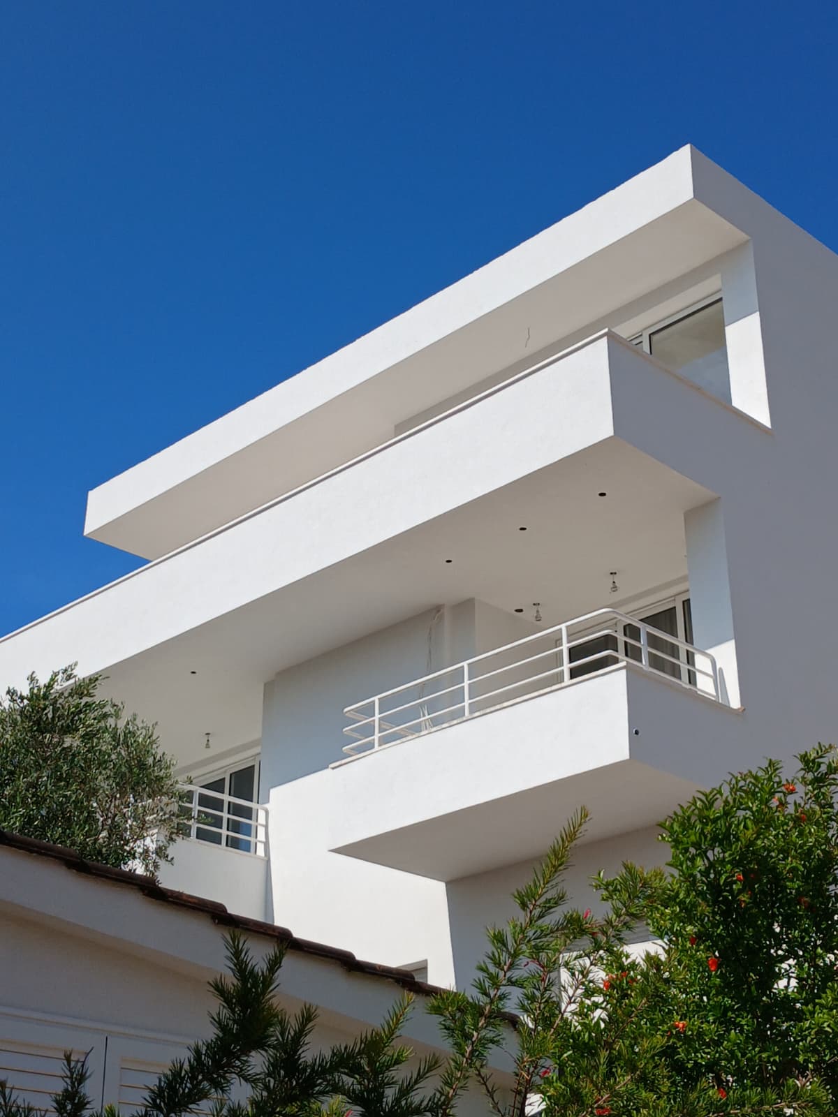Villa Lilian, pogled na zgradu i terase